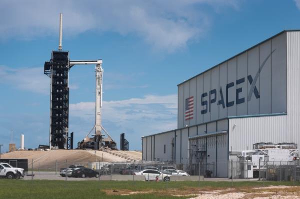 SpaceX的Polaris Dawn猎鹰9号火箭于2024年8月26日在NASA的肯尼迪航天中心39A发射复合体上。